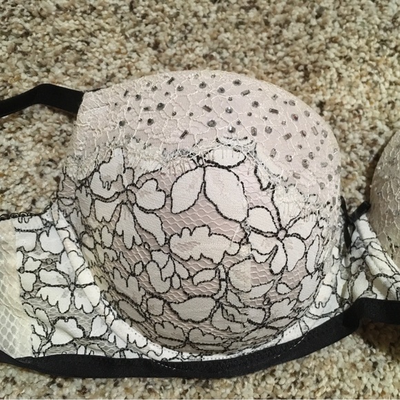Victoria Secret Bra 36C
Dream Angels - Picture 4 of 6